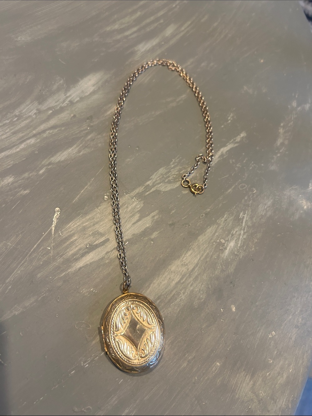Vintage Gold-Tone Engraved Oval Locket Necklace - Women Jewelry